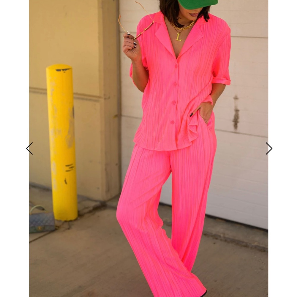 LALA ORIGINAL: The World is Yours Plissé Set in Electric Pink . XL